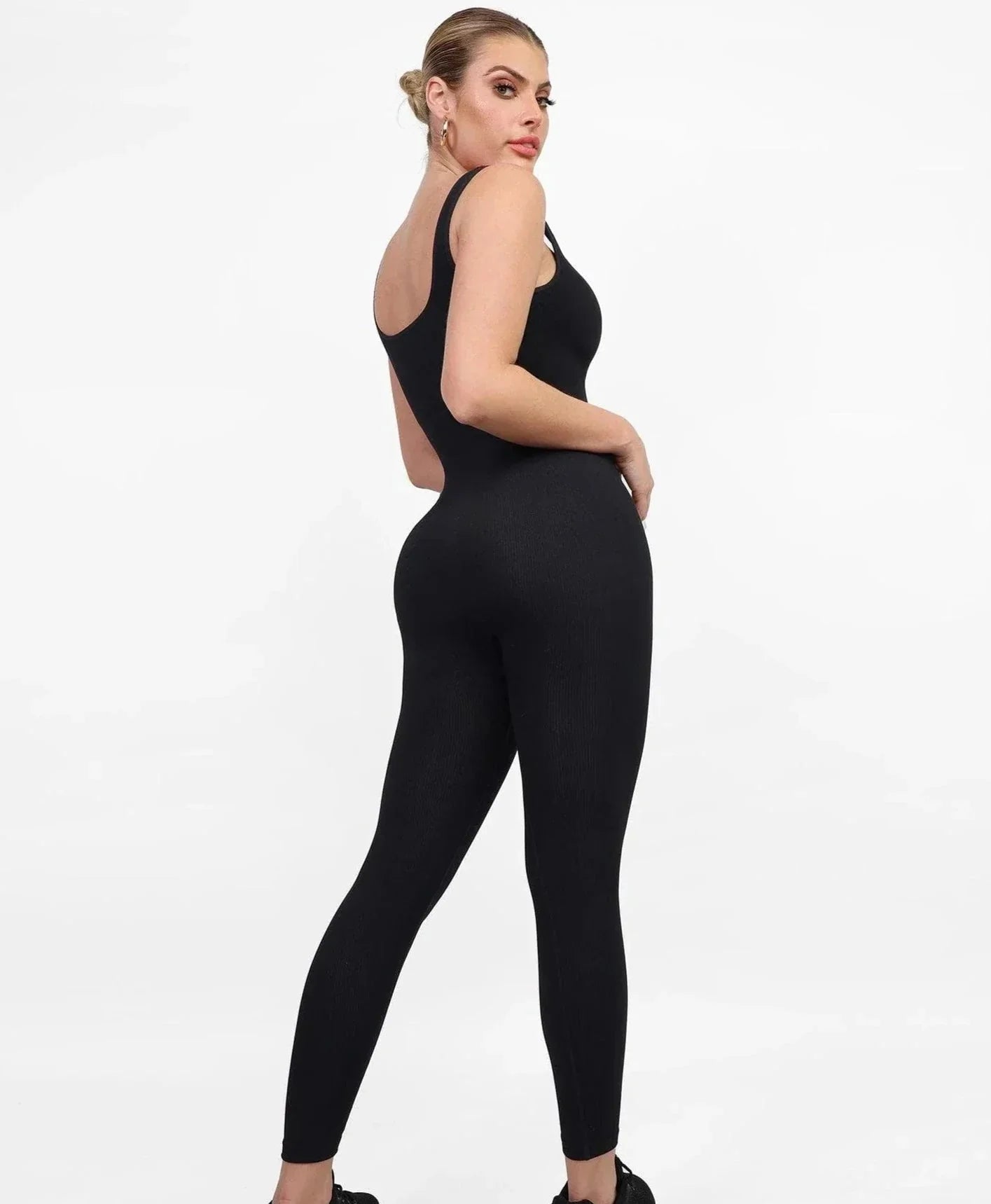 Curvyrella - Figurframhävande bekväm ärmlös jumpsuit | 40% Rabatt